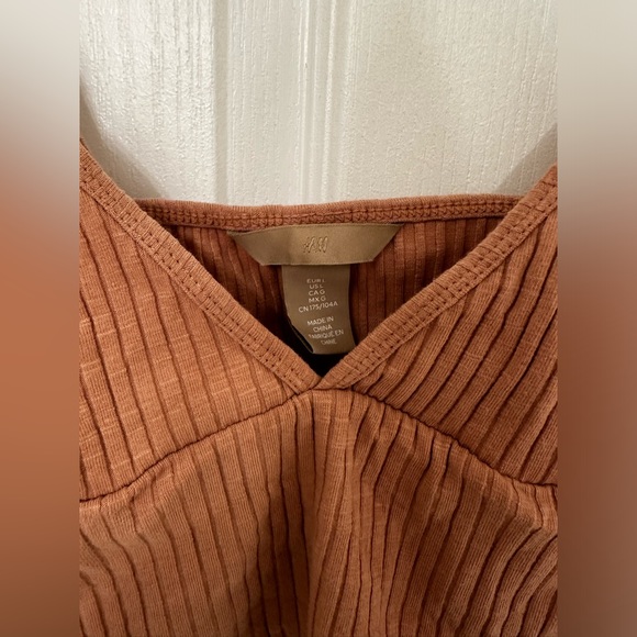 H&M cropped tank - Picture 2 of 2